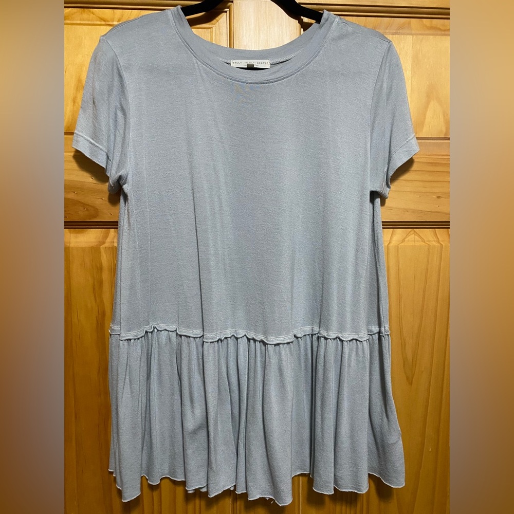 Gray swing tee